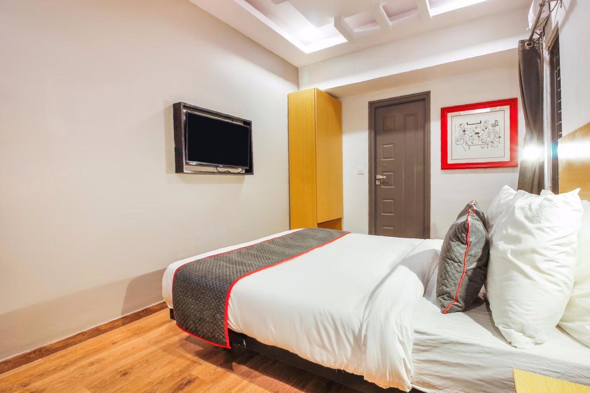 Super Townhouse Rcc Sunrise Hotel Hyderabad Exterior photo